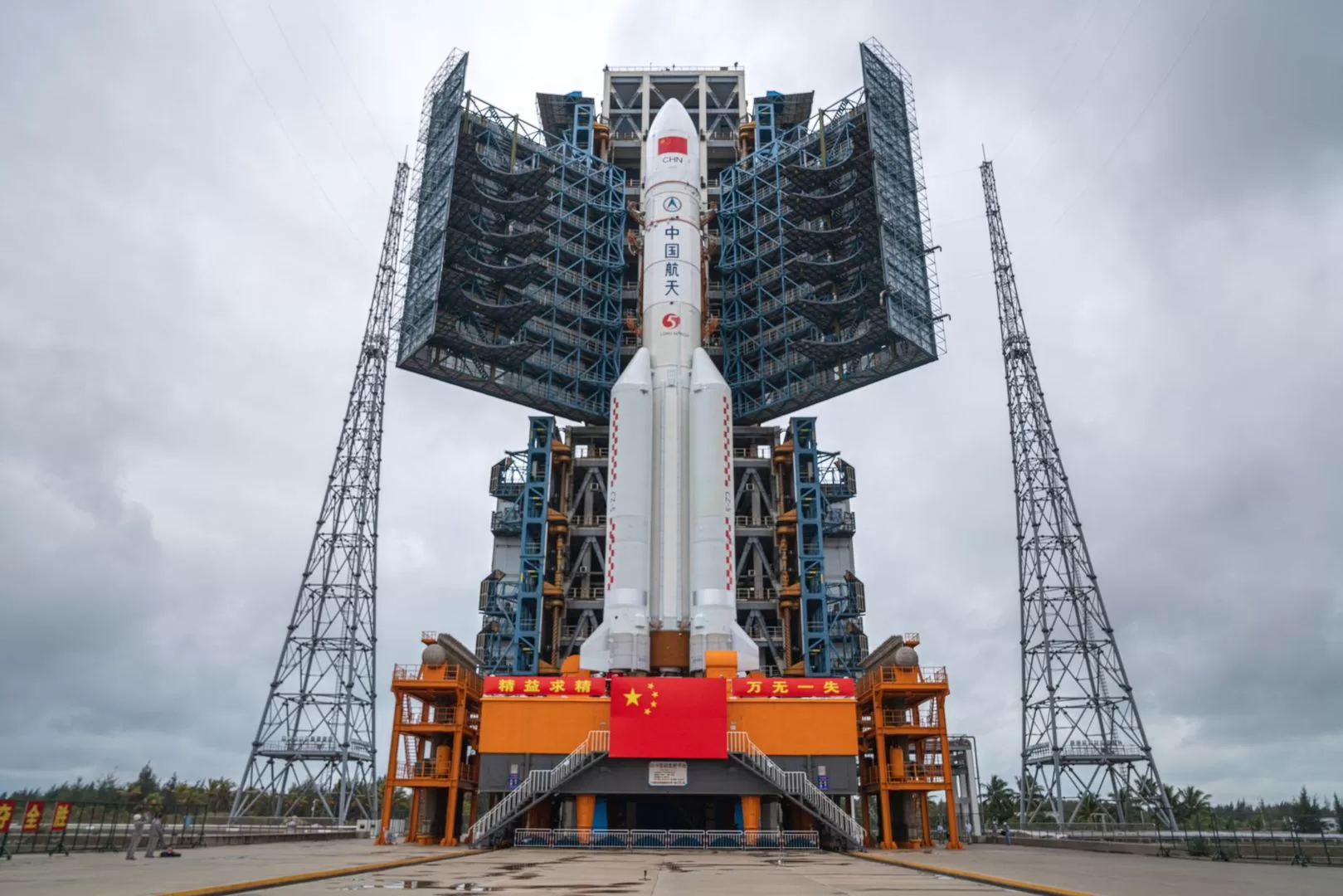 CHINA is poised to begin making its own Starlink like constellation.